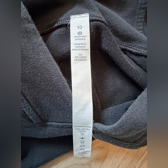 Lululemon A Cut Above Black Hoodie Expression Logo Side slot inside pocket Sz 10 - Picture 7 of 8